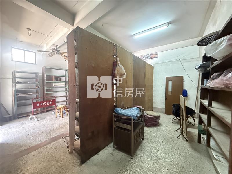 茄萣市區古色古香大面寬透天房屋室內格局與周邊環境