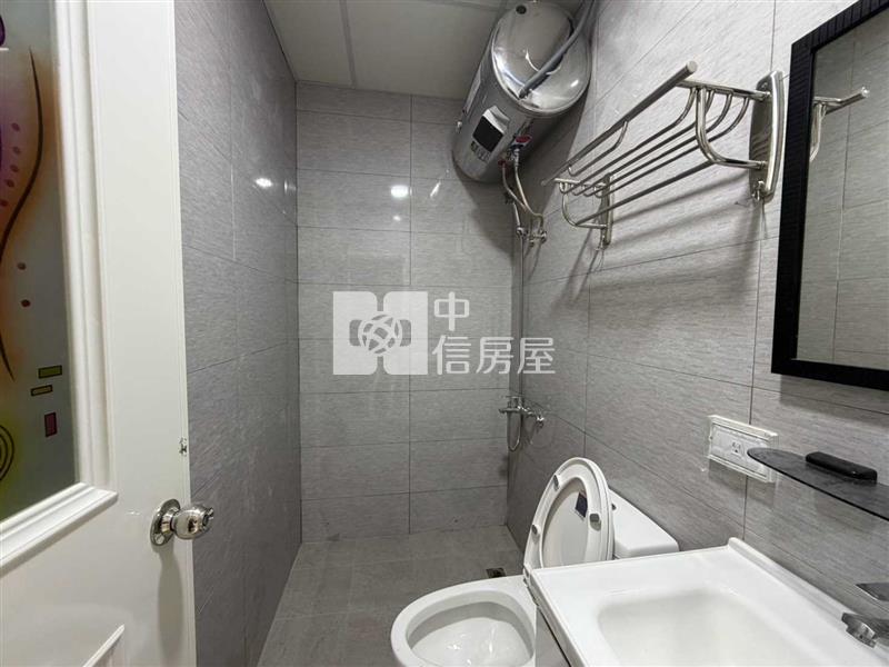 泳泳路11套房 收租透天房屋室內格局與周邊環境