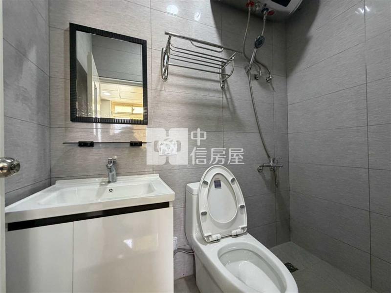 泳泳路11套房 收租透天房屋室內格局與周邊環境