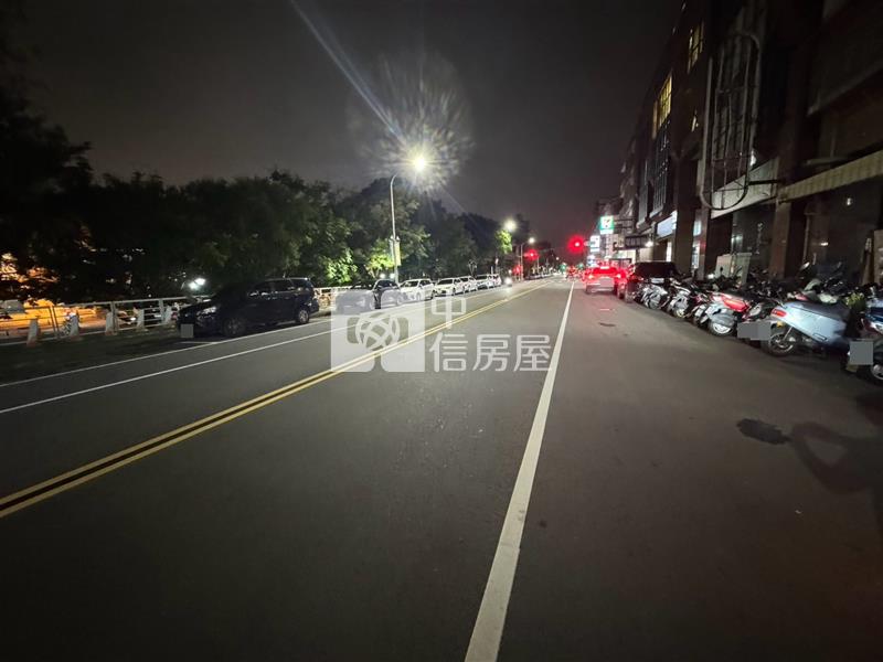 西屯世貿中心雙臨路角地房屋室內格局與周邊環境