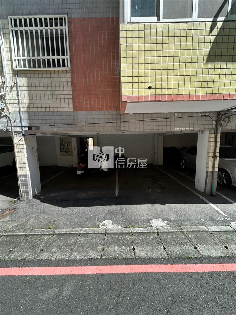 斗六美麗大地4+5F車位四房房屋室內格局與周邊環境