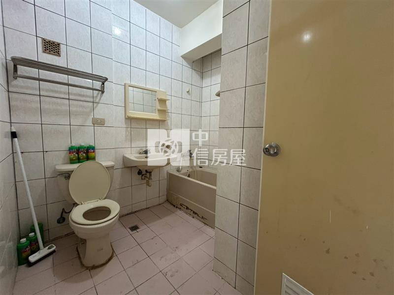 斗六美麗大地4+5F車位四房房屋室內格局與周邊環境