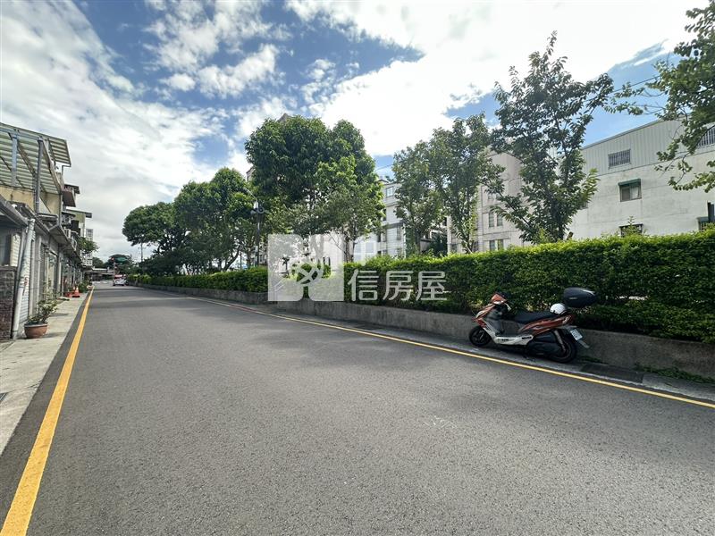 體育園區前院停車大地坪透天房屋室內格局與周邊環境