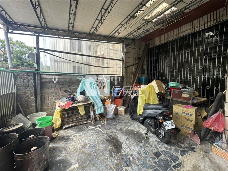 體育園區前院停車大地坪透天房屋室內格局與周邊環境