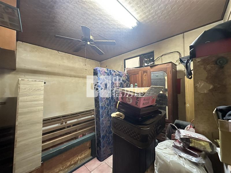 體育園區前院停車大地坪透天房屋室內格局與周邊環境