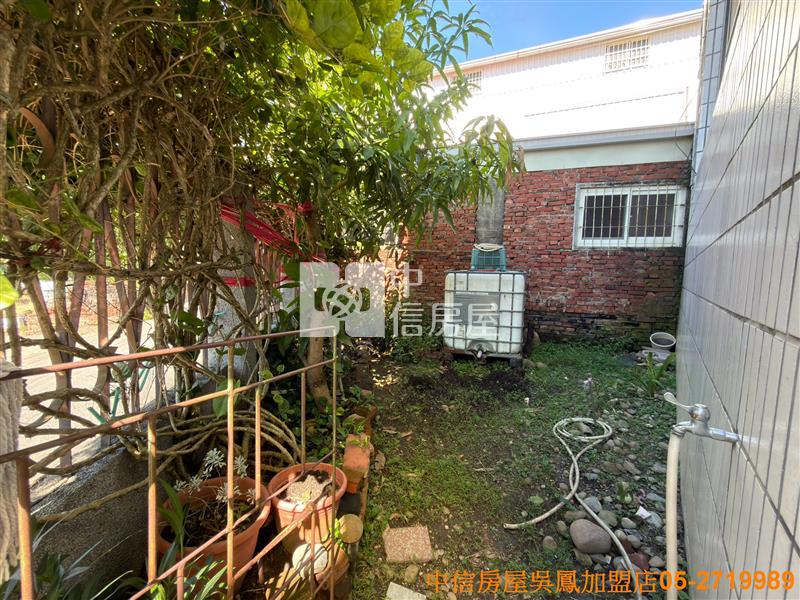 民雄市區大地坪車庫別墅房屋室內格局與周邊環境