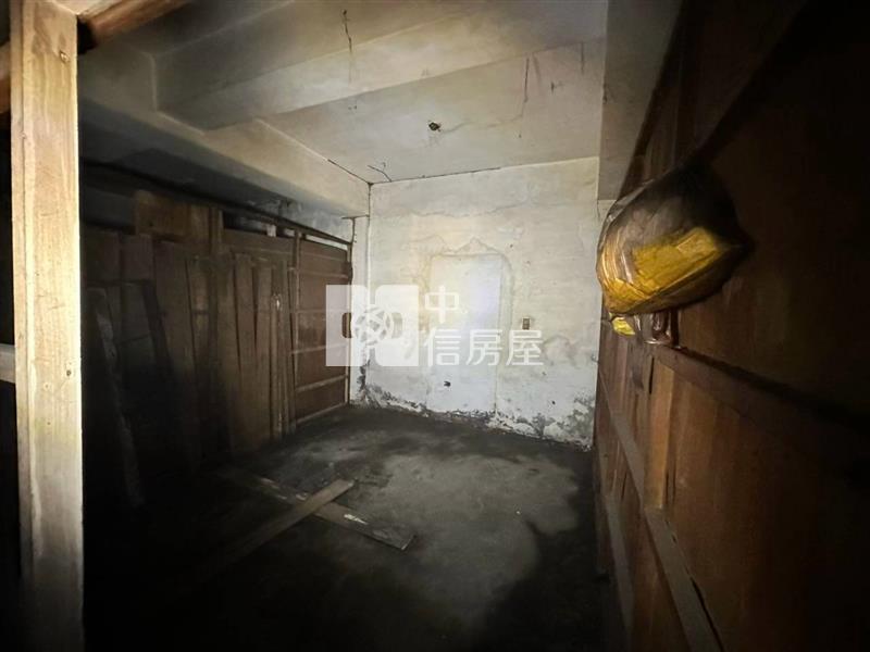 正中山東路站前商圈店面/地坪54坪/使用88坪/傳家店面、投資首選房屋室內格局與周邊環境