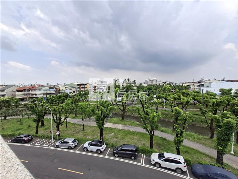 龍頸溪畔公園透天房屋室內格局與周邊環境