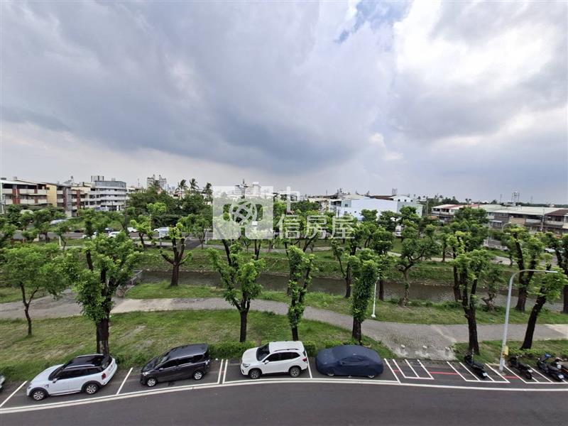 龍頸溪畔公園透天房屋室內格局與周邊環境