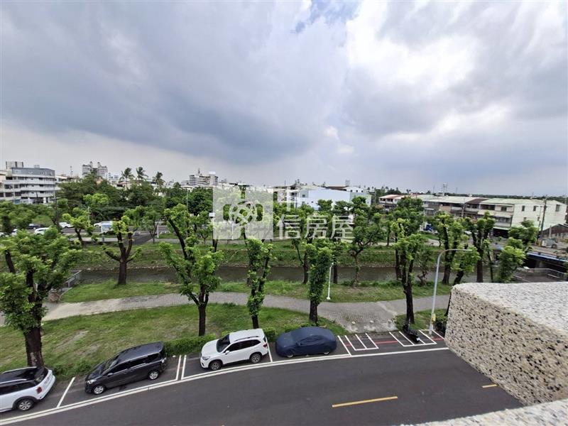 龍頸溪畔公園透天房屋室內格局與周邊環境