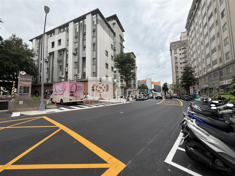 中壢車站家樂福 稀有大面寬車庫停車美透天房屋室內格局與周邊環境
