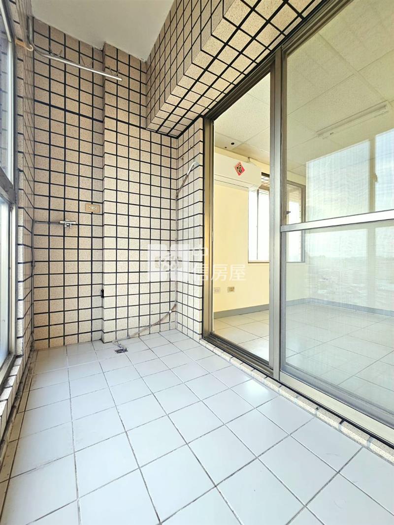 頂好文心一房一廳+平車房屋室內格局與周邊環境
