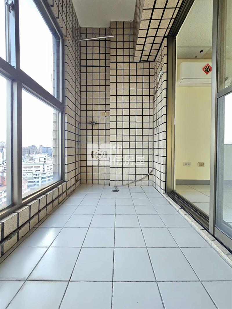 頂好文心一房一廳+平車房屋室內格局與周邊環境