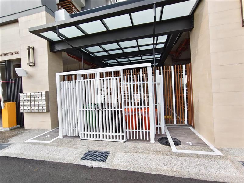 麻豆市中心/全新2房華廈/雙車位房屋室內格局與周邊環境