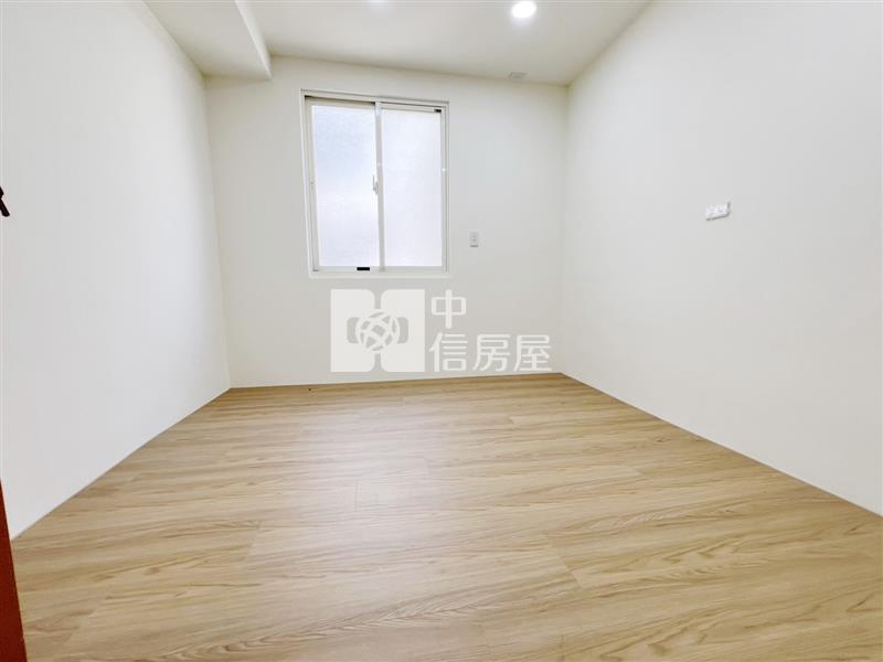 七堵邊間裝潢4樓房屋室內格局與周邊環境