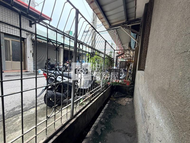 崇倫國中大面寬平房房屋室內格局與周邊環境