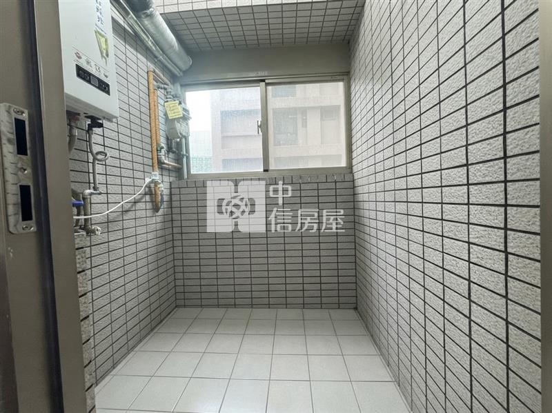 桃園上海新天地3房+平面車位房屋室內格局與周邊環境