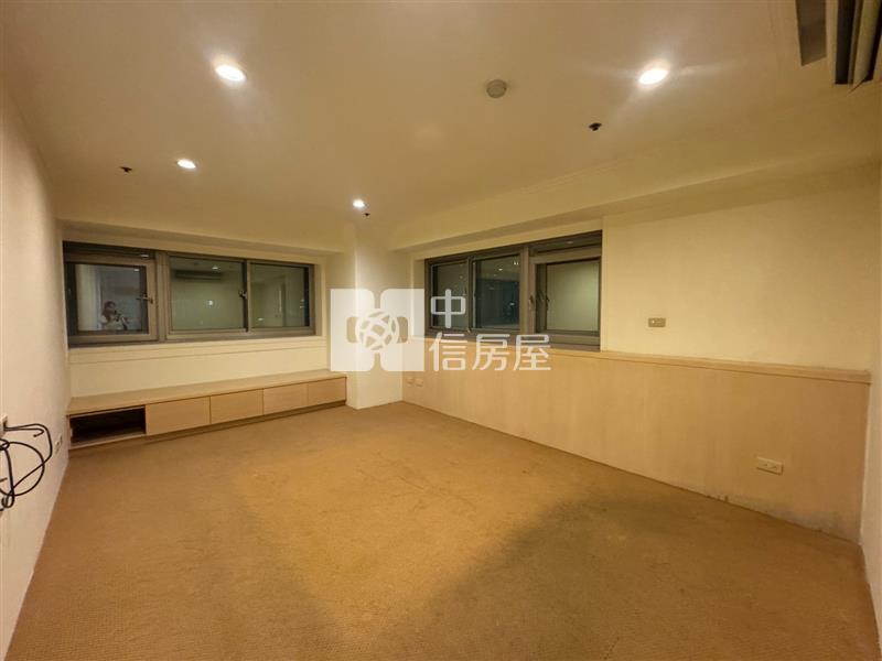 室內58坪雙面採光.SOGO.威尼斯4+1房車房屋室內格局與周邊環境
