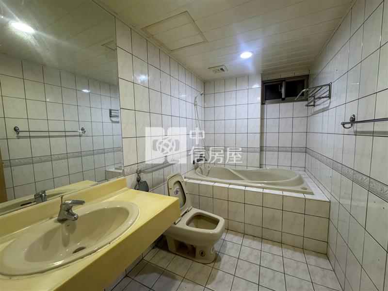 室內58坪雙面採光.SOGO.威尼斯4+1房車房屋室內格局與周邊環境