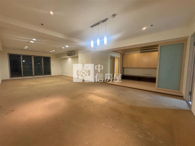 室內58坪雙面採光.SOGO.威尼斯4+1房車房屋室內格局與周邊環境