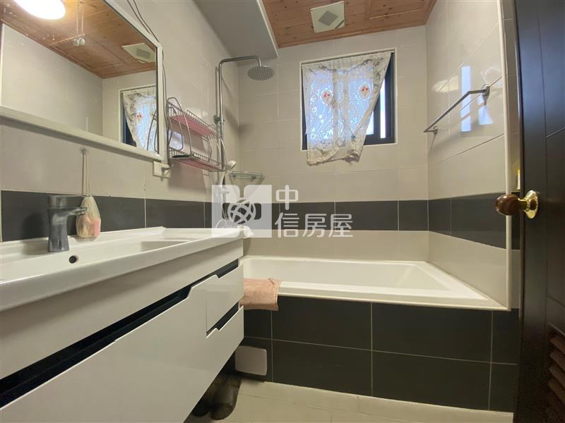 法院新屋齡四房平車華廈房屋室內格局與周邊環境