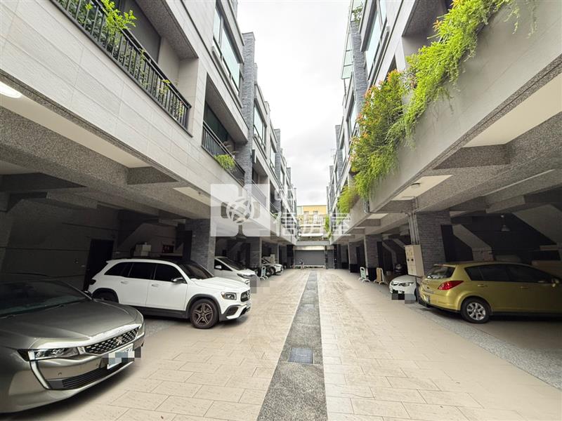 大里內新市場車庫別墅房屋室內格局與周邊環境
