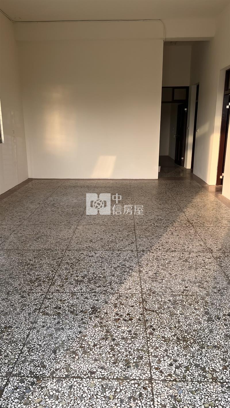 臨近新屋市區整新大農舍房屋室內格局與周邊環境