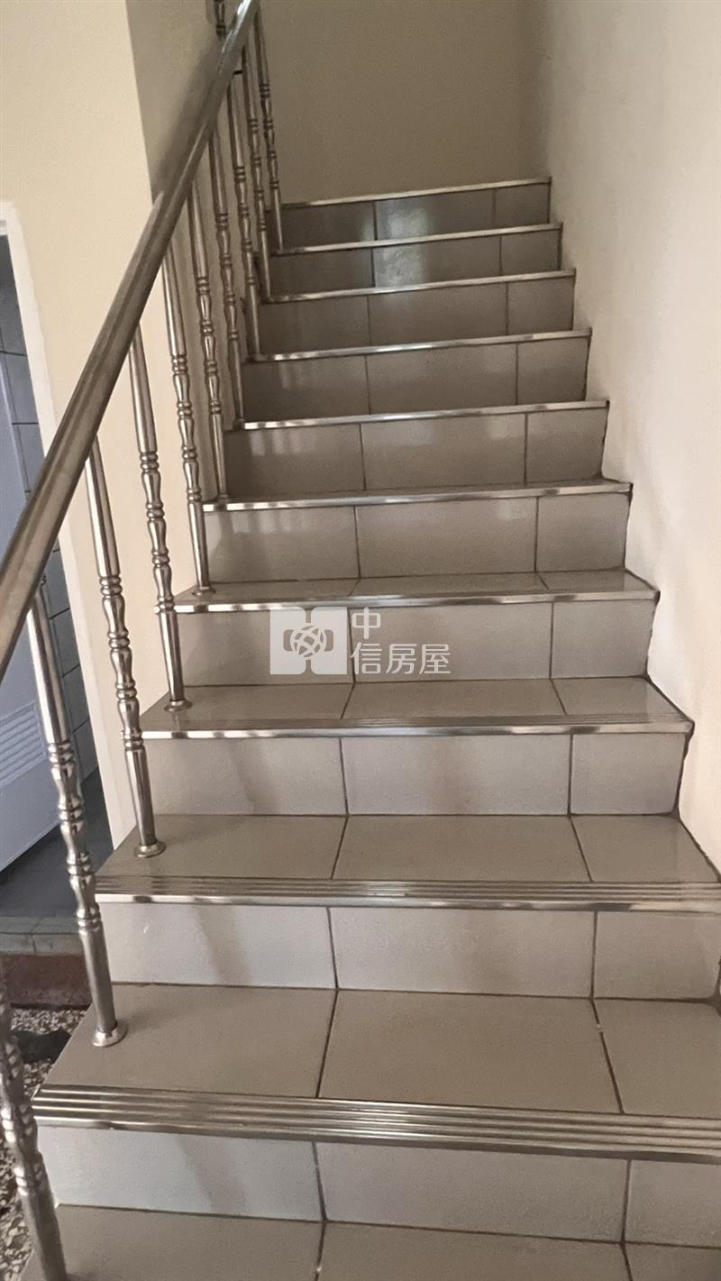 臨近新屋市區整新大農舍房屋室內格局與周邊環境