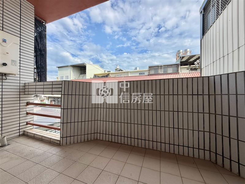 立仁商圈薪城社區大地坪車庫透天房屋室內格局與周邊環境