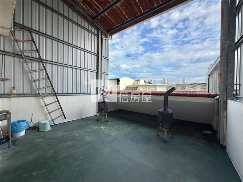 立仁商圈薪城社區大地坪車庫透天房屋室內格局與周邊環境