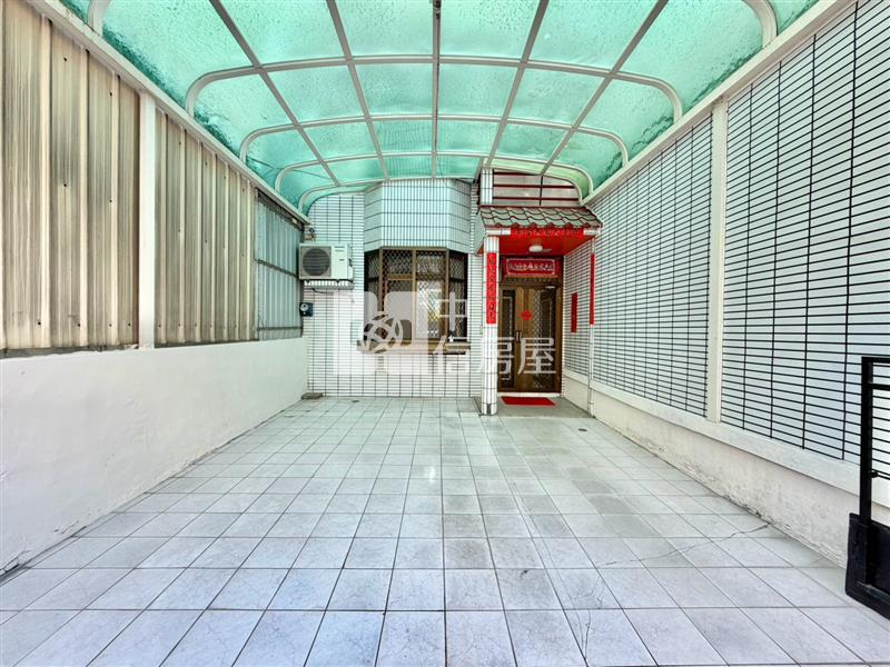 立仁商圈薪城社區大地坪車庫透天房屋室內格局與周邊環境
