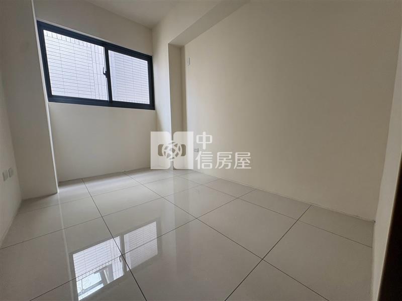 軟體園區全新未住臨路電梯別墅房屋室內格局與周邊環境