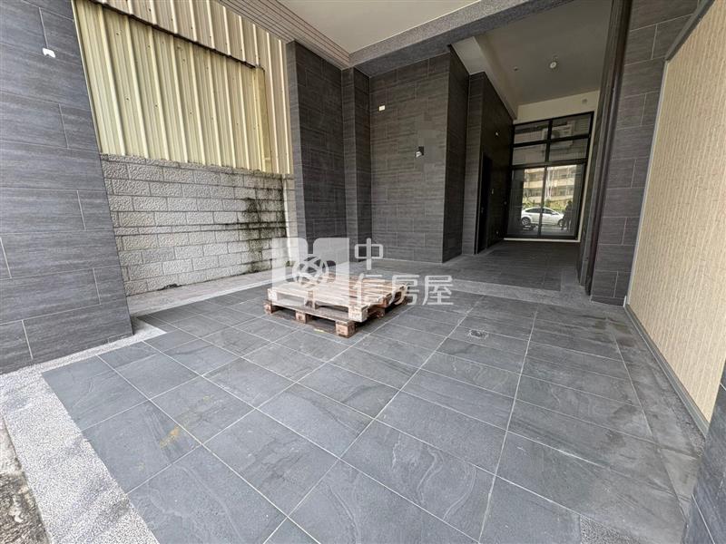 軟體園區全新未住臨路電梯別墅房屋室內格局與周邊環境