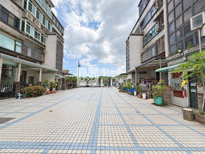 平鎮中央翠庭上層重疊別墅大露臺房屋室內格局與周邊環境