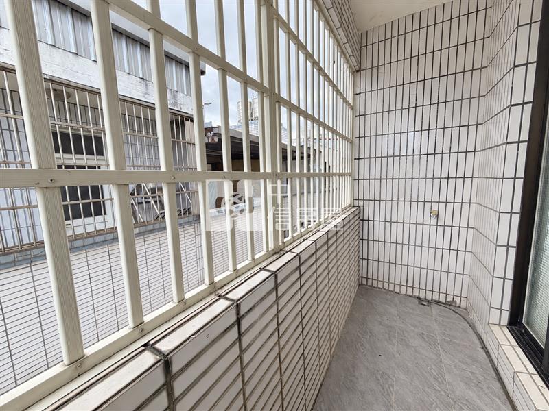 平鎮中央翠庭上層重疊別墅大露臺房屋室內格局與周邊環境