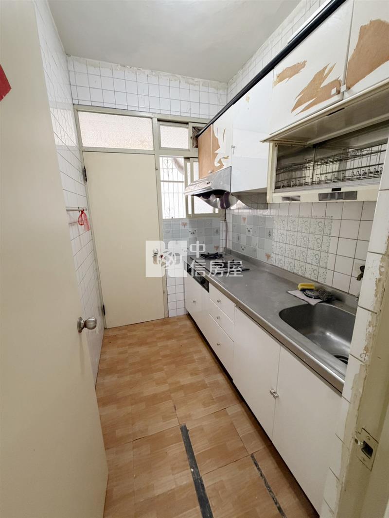中原商圈公寓二樓精美三房房屋室內格局與周邊環境