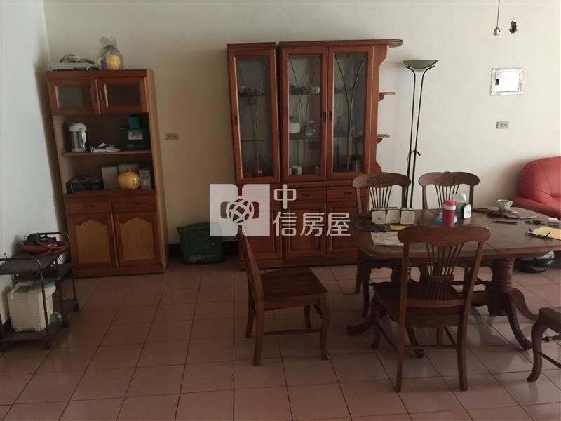 龍潭市區雙面臨路大面寬透店帶租約房屋室內格局與周邊環境