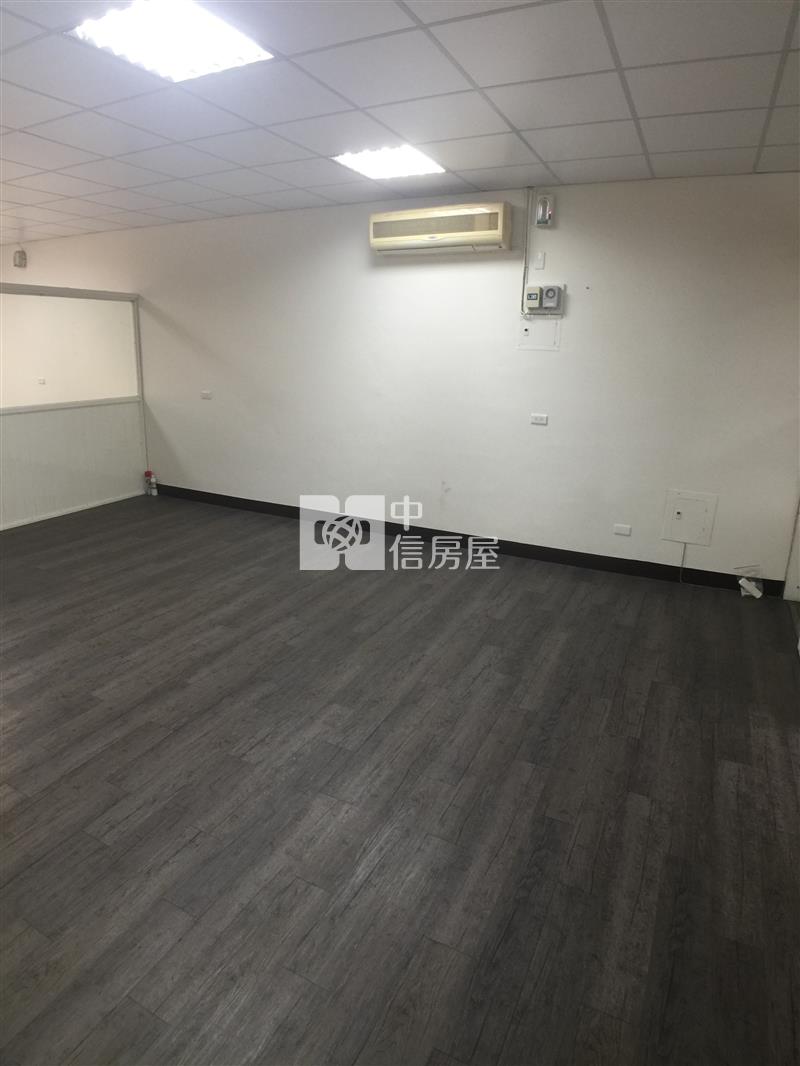 龍潭市區雙面臨路大面寬透店帶租約房屋室內格局與周邊環境