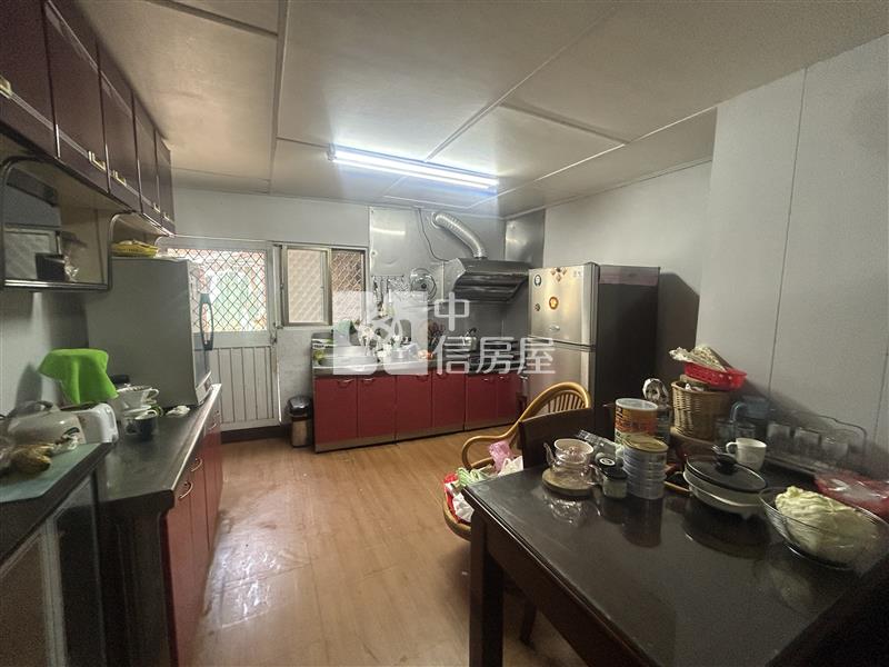 忠愛莊大面寬透天房屋室內格局與周邊環境