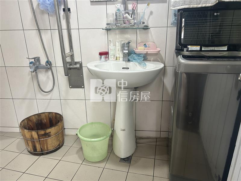 忠愛莊大面寬透天房屋室內格局與周邊環境