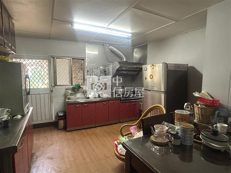 忠愛莊大面寬透天房屋室內格局與周邊環境