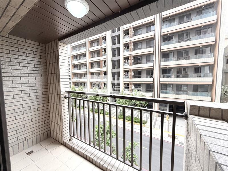 專賣山鼻站佳陞豐川三房車房屋室內格局與周邊環境