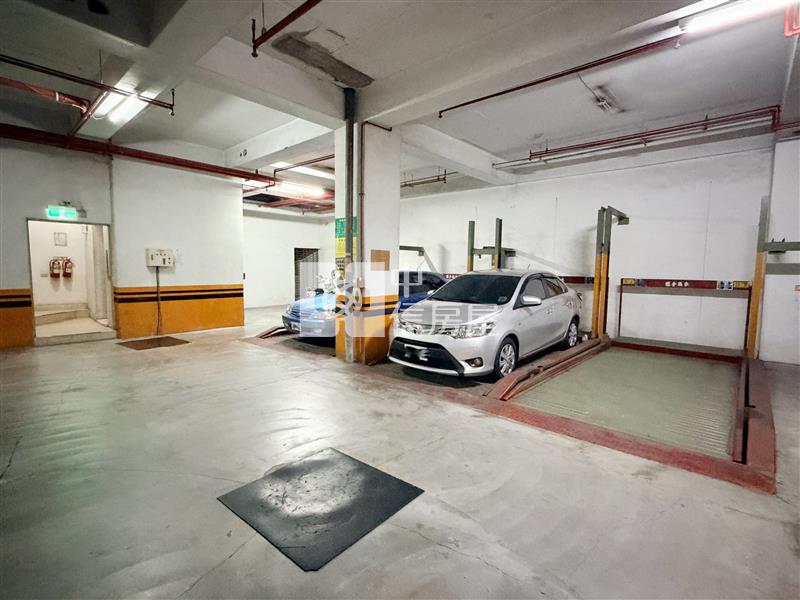 雙十國中黃金雙車店住房屋室內格局與周邊環境