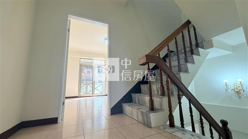 荷蘭風情別墅 ★影音空拍在中信嘉義玉山店房屋室內格局與周邊環境