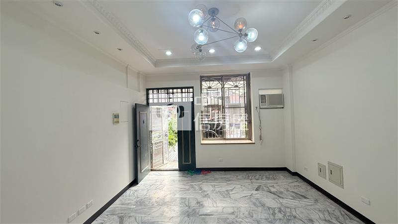 荷蘭風情別墅 ★影音空拍在中信嘉義玉山店房屋室內格局與周邊環境