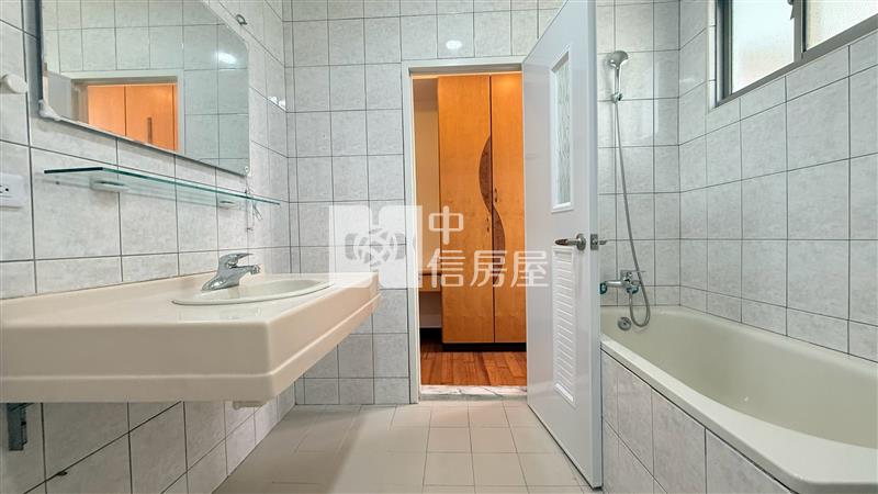 荷蘭風情別墅 ★影音空拍在中信嘉義玉山店房屋室內格局與周邊環境