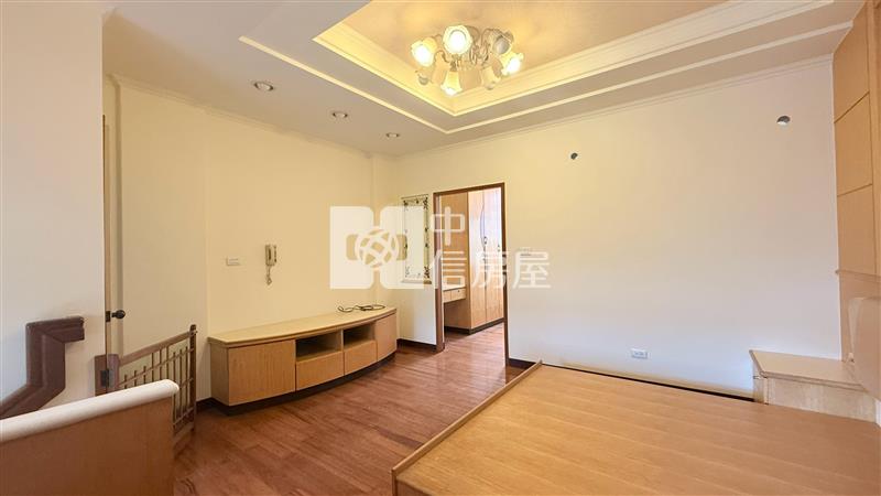 荷蘭風情別墅 ★影音空拍在中信嘉義玉山店房屋室內格局與周邊環境