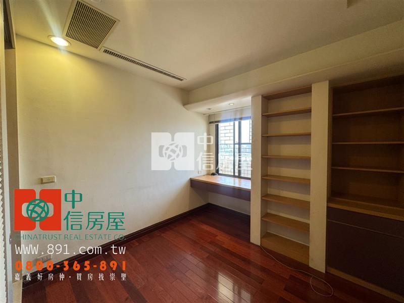 蟠龍名廈大坪數美三房房屋室內格局與周邊環境