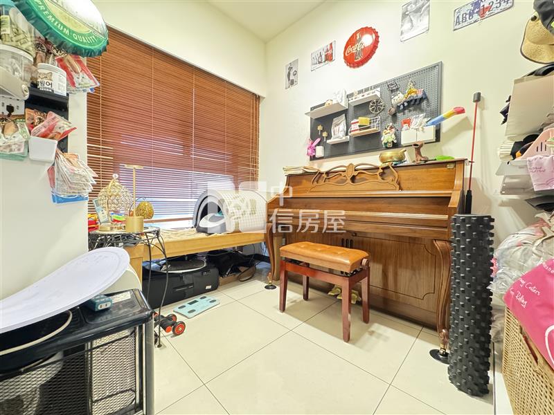 逸偉華漾大露台漂亮2房車房屋室內格局與周邊環境
