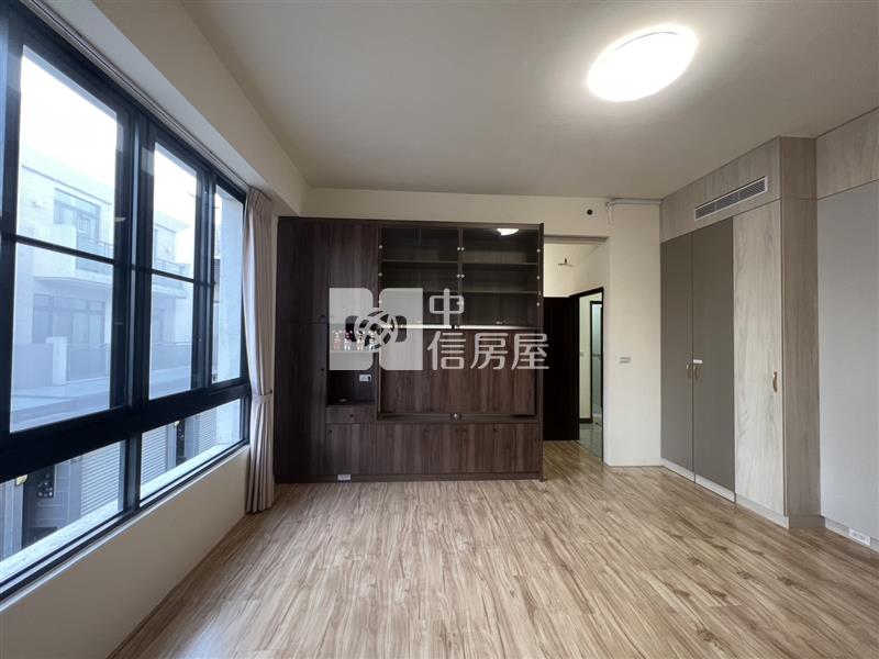 海佃商圈大面寬豪宅車墅房屋室內格局與周邊環境